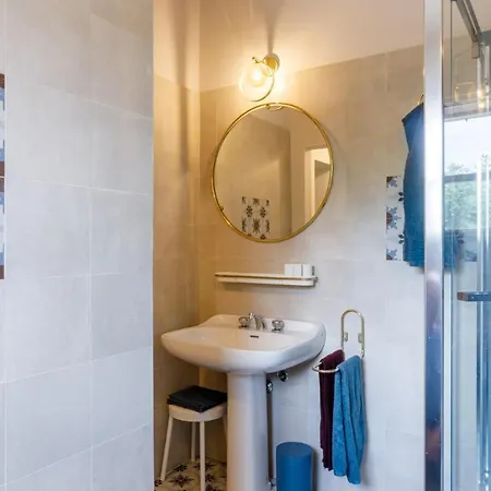 Villino Bruna 6, Emma